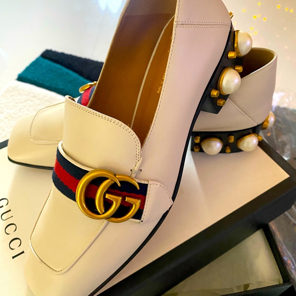 Gucci original double G ,leather loafer mid heel ￼ size 6 1/2 to 7